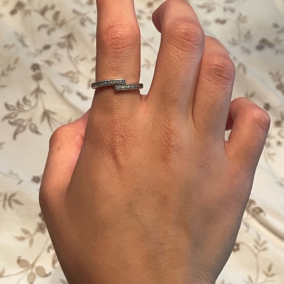 New Pandora ring - Picture 2 of 3